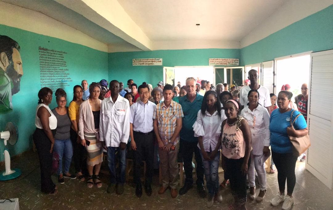 Encuentro de la comunidad y directivos de Aikiterapia en centro social